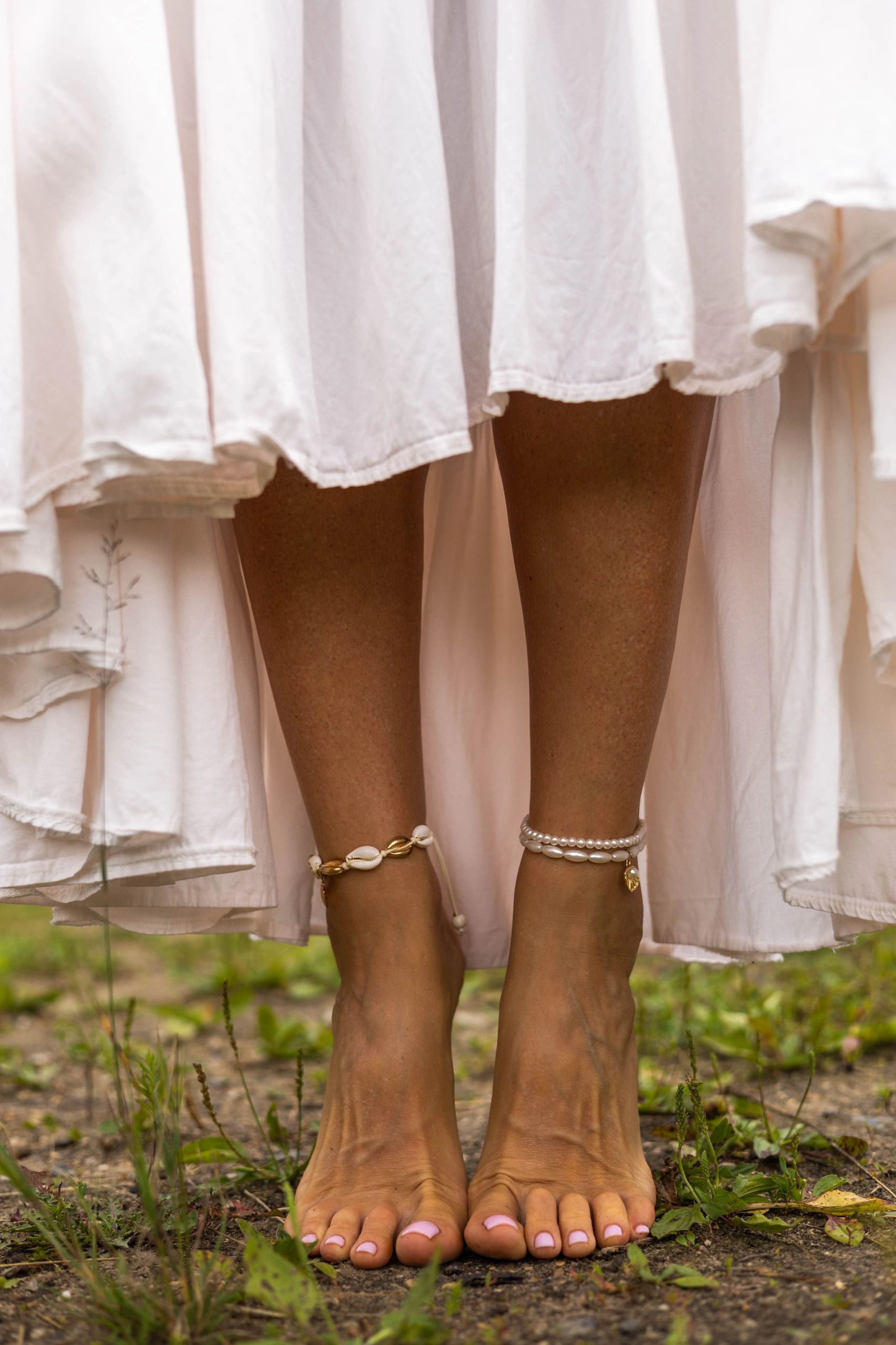 women wearing anklets fashion jewelry inspiration